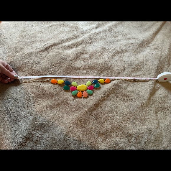 Colorful boutique statement necklace w/matching earrings - Picture 4 of 4